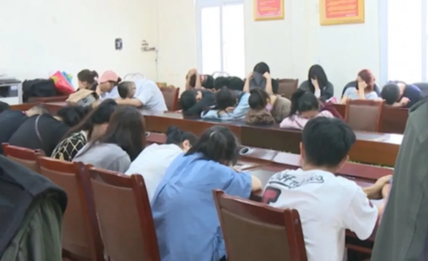 30 đối tượng cắt đá tìm ngọc
