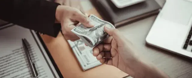 Trả lương